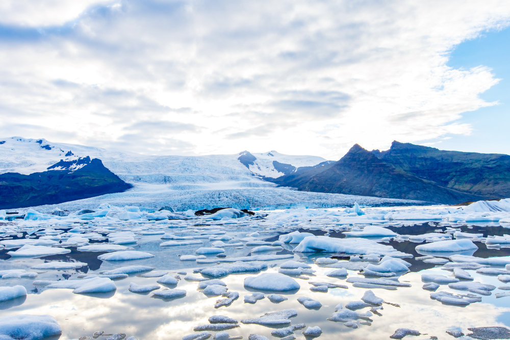 icebergs floating in Glacier Lagoon