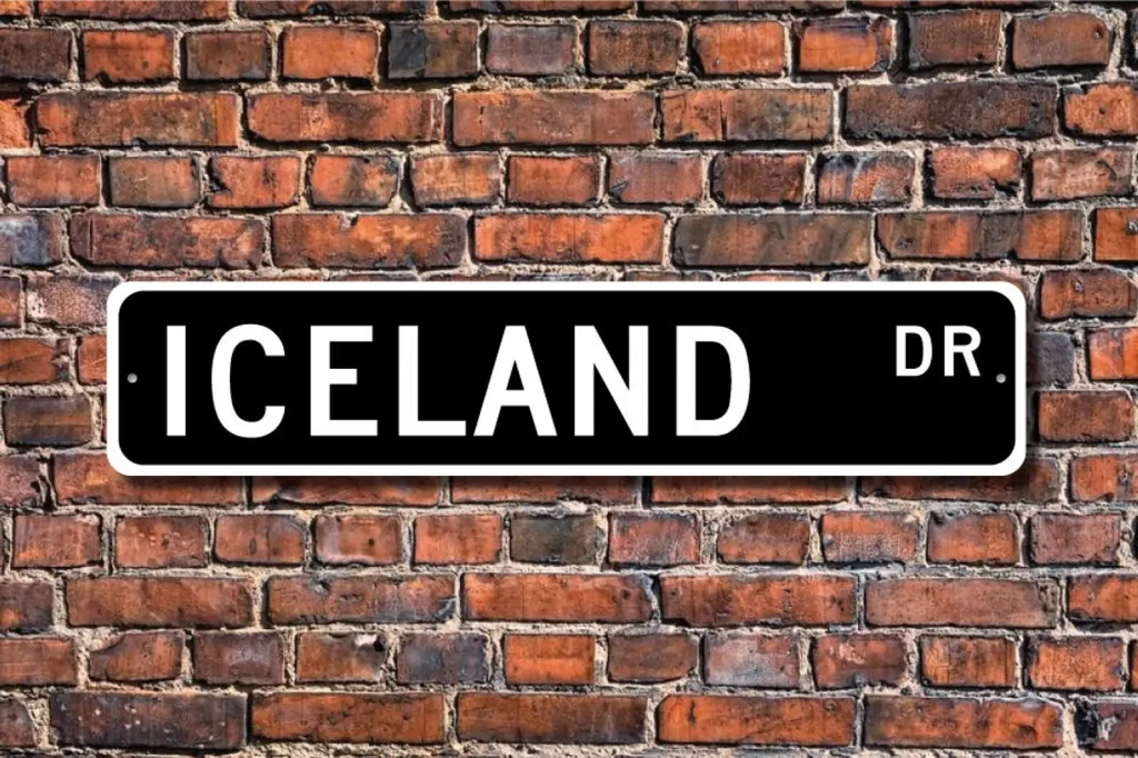 A street sign that is black and in white lettering it says Iceland Drive.