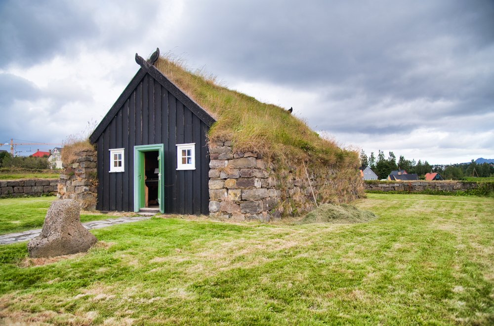 One of the turf-roofed buildings in the Arbaer Open Air Museum.
