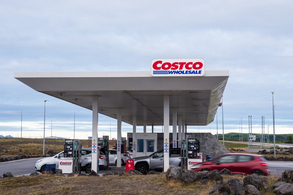 cars filling up on gas at the Costco gas station in order to be able to travel Iceland on a budget