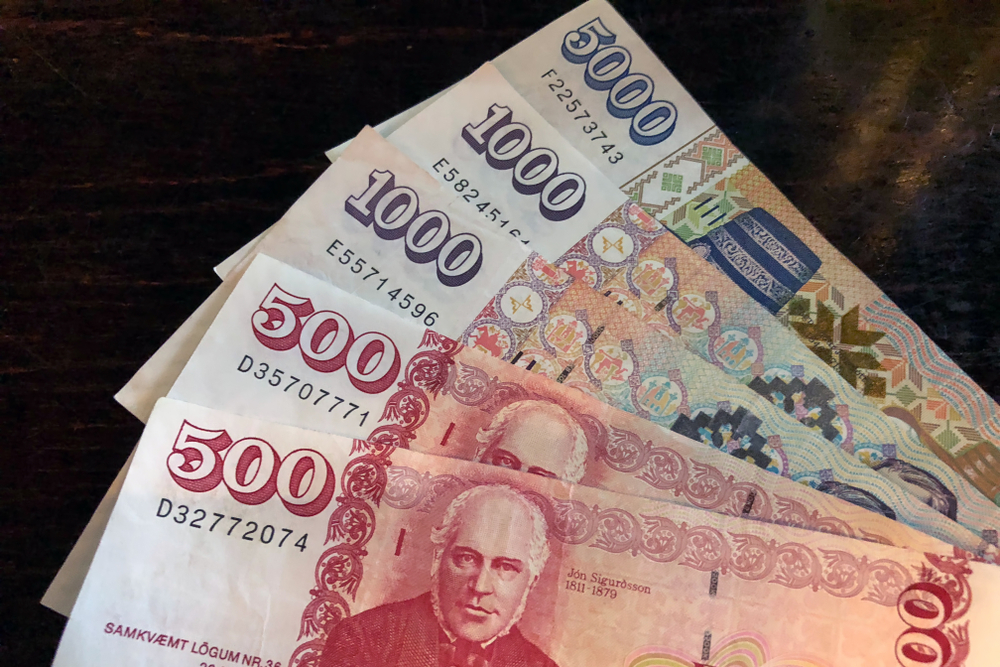 500, 1,000, and 5,000 Icelandic krona bills laid out to show the cost of travel to iceland on a budget